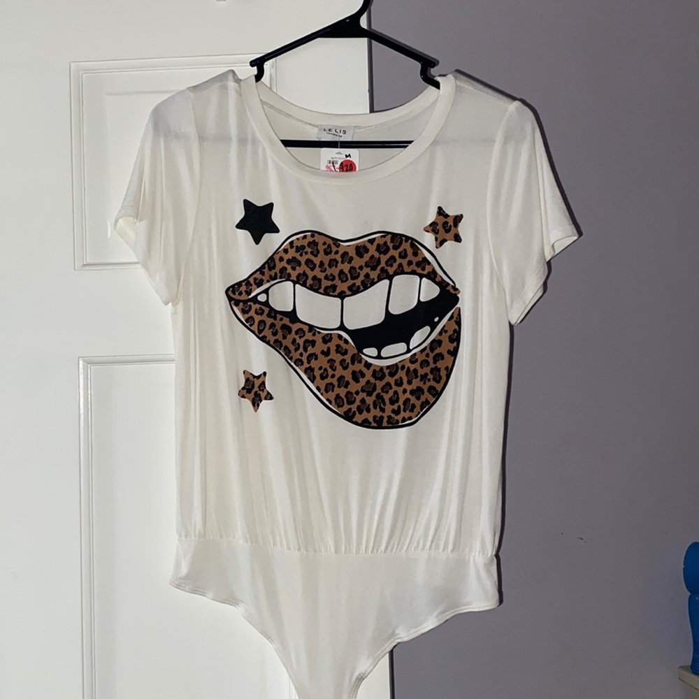 BODYSUIT!! NEW WITH TAGS! Super cute for layering, and with mom jeans